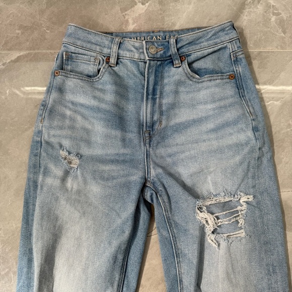Women’s American Eagle Distressed Ripped Mom Straight Jean Size 0 - Picture 5 of 16
